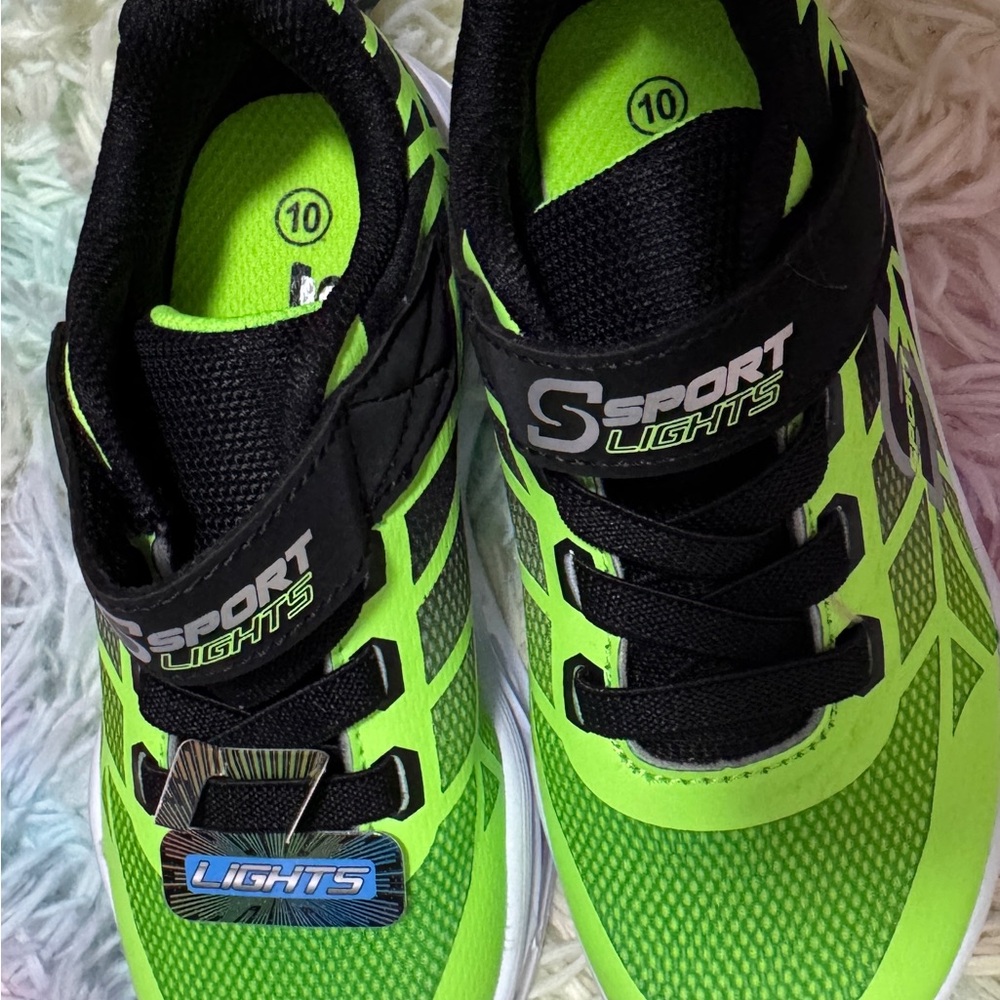 Skechers light up brand new Kids Shoes - Green and Black